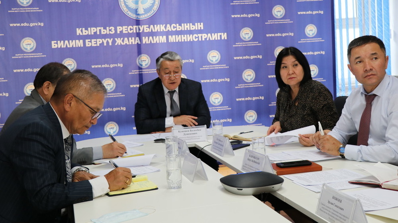 Министры образования Кыргызстана и России обсуждают строительство школ
