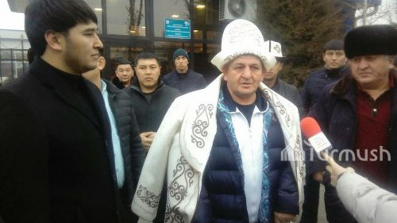 Father of UFC fighter Nurmagomedov met by businessman at  